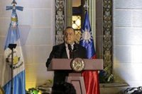 El presidente de Guatemala afirma que la transición de gobierno se llevará a cabo de forma "ordenada"