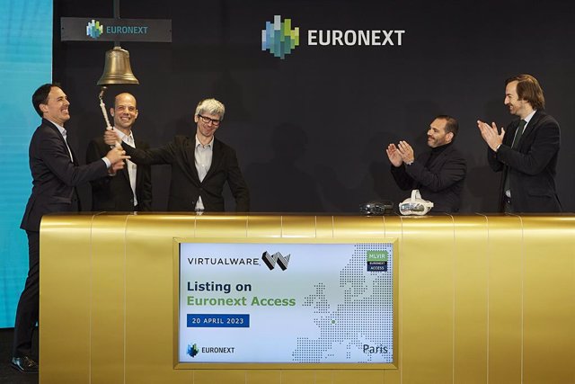 Archivo - Acto de toque de campana por el debut de Virtualware en Euronext París