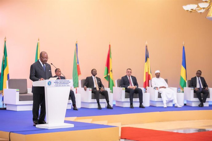 Archivo - El presidente de Gabón, Ali Bongo, durante una cumbre de la Comunidad Económica de los Estados de África Central en Libreville