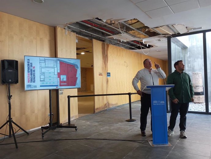 El presidente de la Diputación de Zamora, Javier Faúndez, y su vicepresidente primero, Víctor López, durante la presentación del proyecto de obra en el Ramos Carrión.