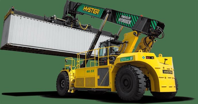 Apiladora de contenedores propulsada por hidrógeno en el Puerto de Valncia