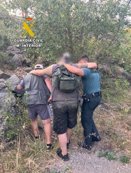 La Guardia Civil ha rescatado al pescador en Biescas.
