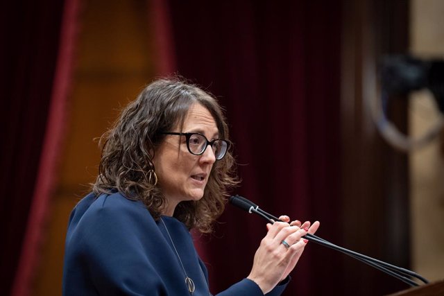 Archivo - La consellera d'Igualtat i Feminismes, Tània Verge, intervé durant una sessió plenària al Parlament, a 21 de març de 2023, a Barcelona, Catalunya (Espanya)