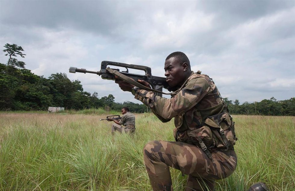 Archivo - Militares de Gabón durante unas prácticas encabezadas por Estados Unidos en la capital del país, Libreville