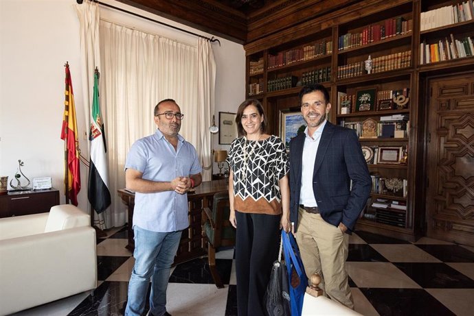 El presidente de la Diputación de Cáceres, Miguel Ángel Morales, se reúne con responsables de Placeat