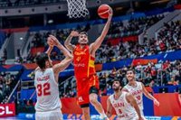 Una España sin brillo avanza invicta en el Mundial