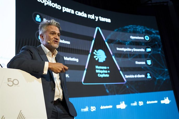 Archivo - El presidente de Microsoft, Alberto Granados, en la 37 edición del 'Encuentro de la Economía Digital y las Telecomunicaciones' organizado por Ametic en Santander, a 30 de agosto de 2023.