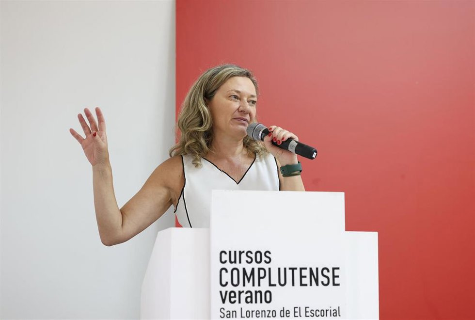 Archivo - La delegada del Gobierno contra la Violencia de Género del Ministerio de Igualdad, M Victoria Rosell Aguilar, imparte la conferencia inaugural del curso "Solo sí es sí", enmarcada en los Cursos de Verano de El Escorial, a 19 de julio de 2023,
