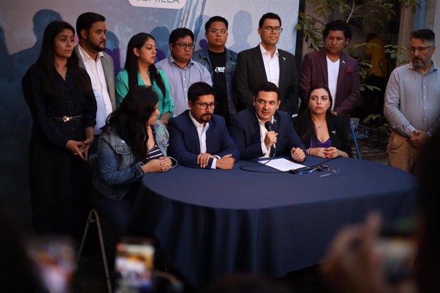 Rueda de prensa de los diputados del Movimiento Semilla después de que el Congreso de Guatemala declarara a la bancada como formación independiente