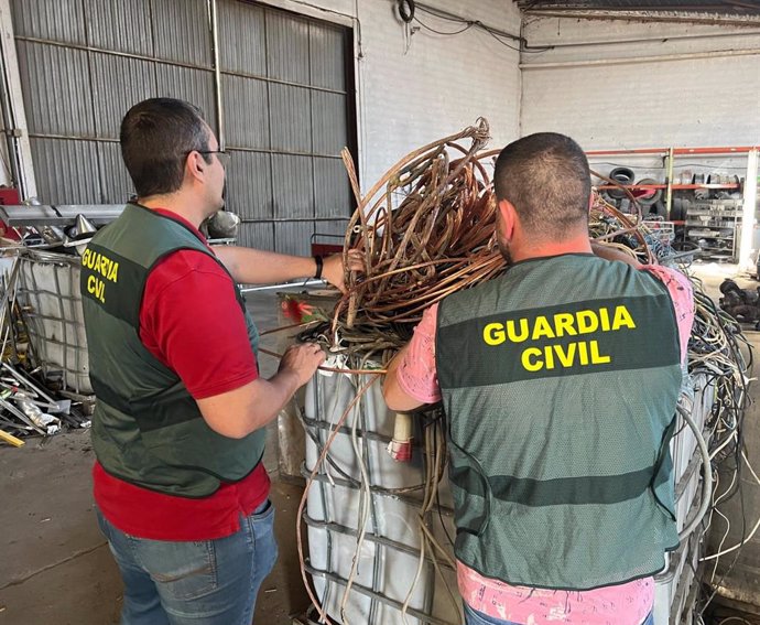 La Guardia Civil desarticula un grupo criminal que robaba en polígonos industriales de Navarra.