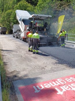 Trabajos de reparación de la carretera GIV-5264 entre los municipios de Girona Vilallonga de Ter y Setcases