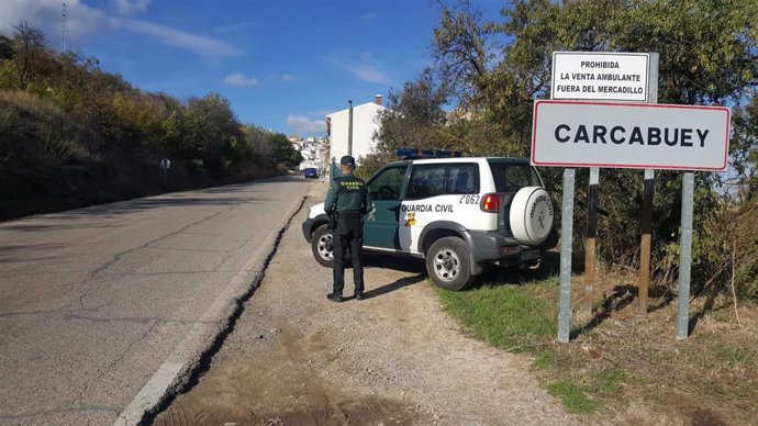 Archivo - Una patrulla de la Guardia Civil en Carcabuey.