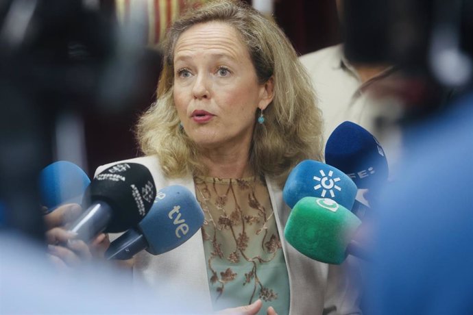 La vicepresidenta primera y ministra de Asuntos Económicos y Transformación Digital, Nadia Calviño, atiene a los medios de comunicación. En la subdelegación del Gobierno, a 12 de agosto del 2023 en Cádiz (Andalucía, España)