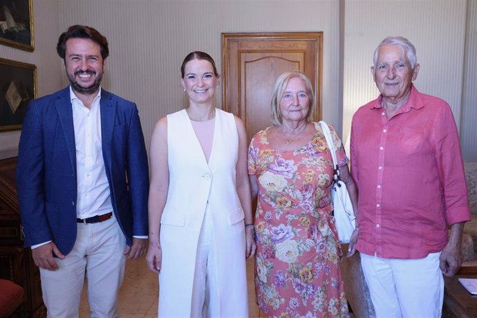 El presidente de Aspanob, Jaume Coll, y la presidenta de Asamdib y fundadora de Aspanob, Eullia Rubio, se reúnen con la presidenta del Govern, Marga Prohens.