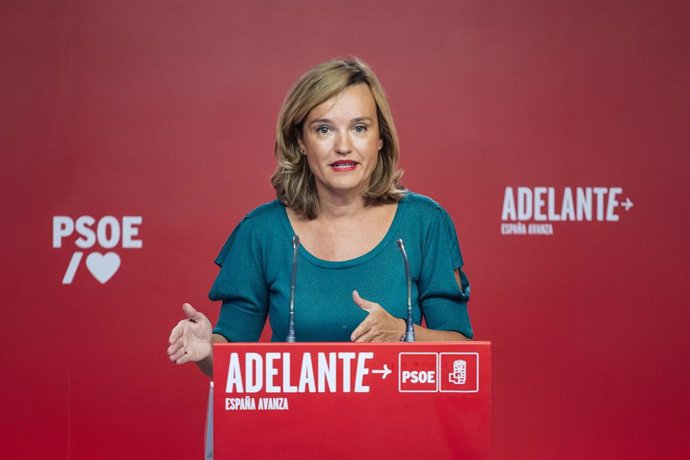 La portavoz de la CEF y ministra de Educación y FP, Pilar Alegría, ofrece una rueda de prensa tras la reunión de la Comisión Ejecutiva Federal del PSOE, en la sede de Ferraz, a 30 de agosto de 2023, en Madrid (España). El presidente del PP, Alberto Núñe