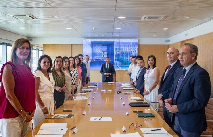 Reunión de la Corporación provincial, presidida por el presidente, Javier Fernández.