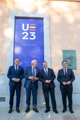 El presidente de C-LM, Emiliano García-Page, el alto representante de la UE para Asuntos Exteriores y Política de Seguridad, Josep Borrell, el ministro de Asuntos Exteriores, José Manuel Albares, y el alcalde de Toledo, Carlos Velázquez.