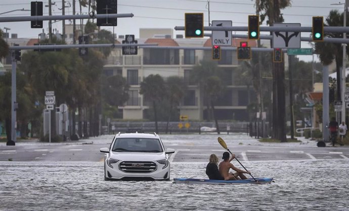 Una calle inundada en la localidad de St. Pete Beach, en Florida