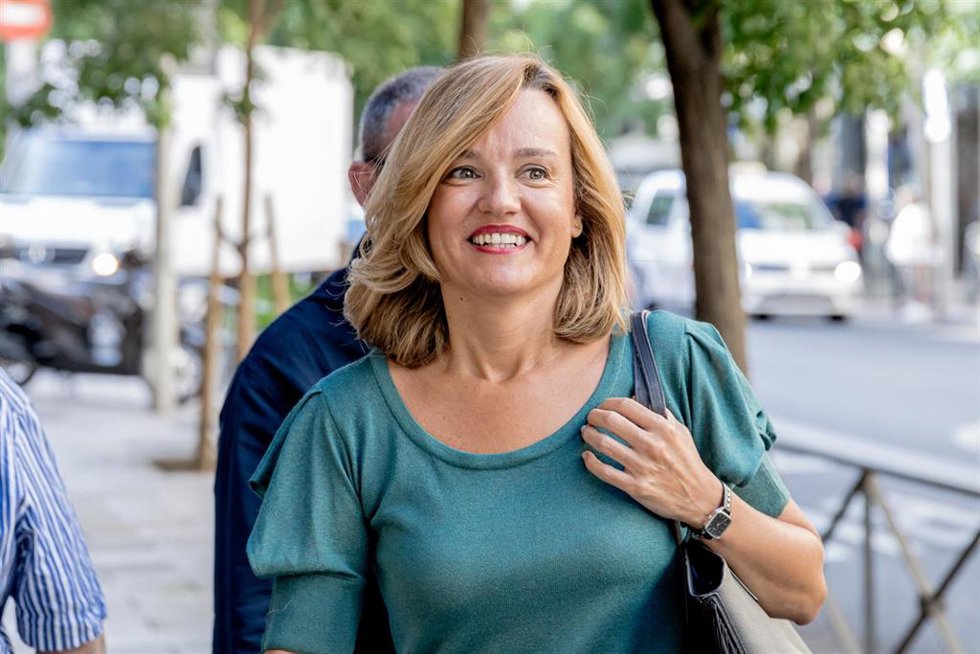 La portavoz de la CEF y ministra de Educación y FP, Pilar Alegría, a su llegada a la Comisión Ejecutiva Federal del PSOE, en la sede de Ferraz, a 30 de agosto de 2023, en Madrid (España). El presidente del PP, Alberto Núñez Feijóo, ha ofrecido al secre
