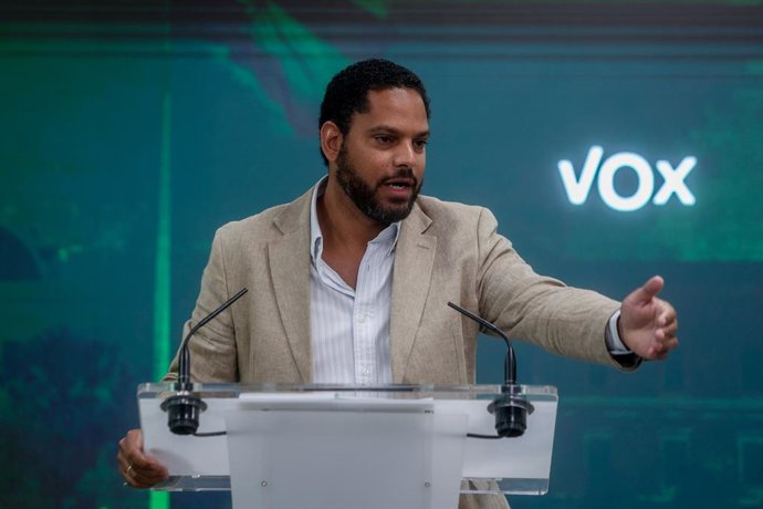 Archivo - El secretari general de Vox, Ignacio Garriga, durant una roda de premsa després de les eleccions generals del 23J, a la seu del partit, a 24 de juliol de 2023, a Madrid (Espanya).  