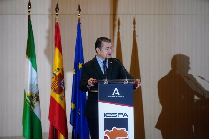 El consejero de la Presidencia, Antonio Sanz, en una imagen de archivo de una actividad en el Instituto de Emergencias y Seguridad Pública de Andalucía (IESPA).