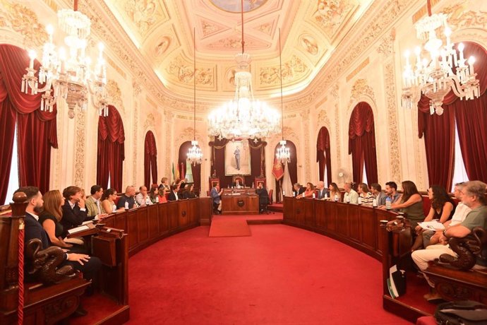 Pleno municipal del Ayuntamiento de Cádiz.