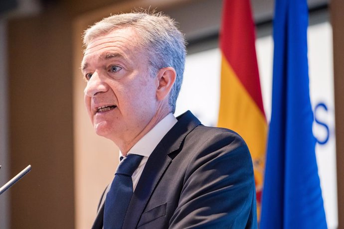 Archivo - El consejero delegado de Ibercaja, Víctor Iglesias Ruíz, interviene en un encuentro empresarial, en la sede de la CEOE, a 19 de abril de 2023, en Madrid (España).