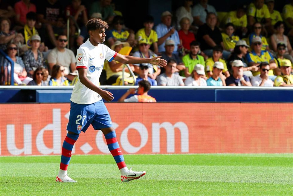 Lamine Yamal durante el partido entre el Villarreal y el FC Barcelona de LaLiga EA Sports 2023-2024
