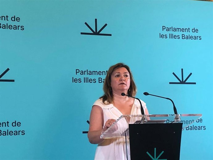 Archivo - La diputada del PSIB-PSOE, Mercedes Garrido.