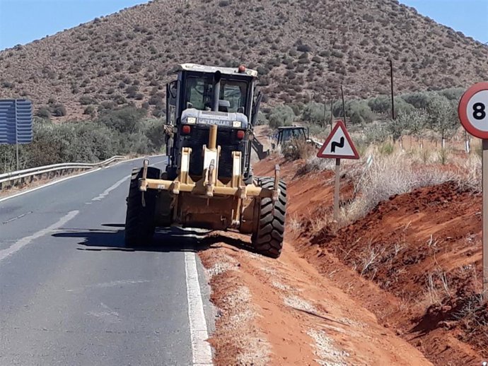 La Diputación invierte 390.000 euros en la mejora de la carretera entre Los Carvajales y Alameda