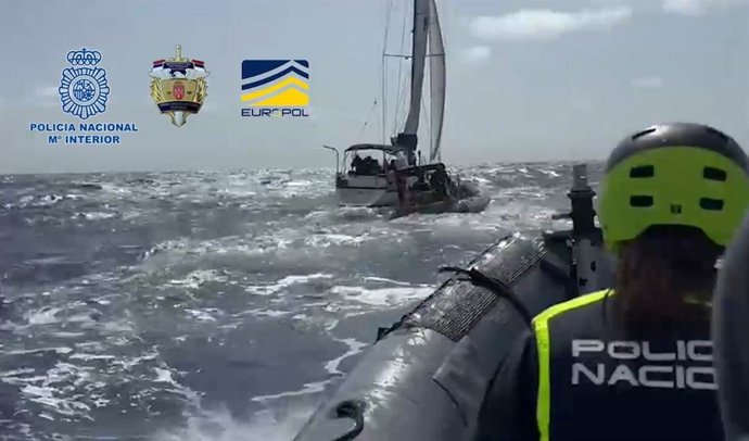 Interceptado un velero con 2,7 toneladas de cocaína en aguas próximas a Canarias