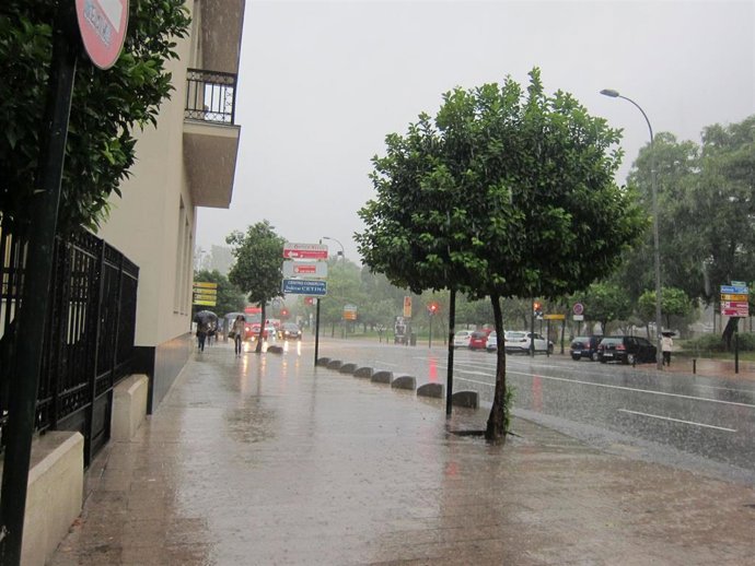 Archivo - LLUVIAS, TEMPORAL, TORMENTAS, DANA EN LA CIUDAD DE MURCIA, AVENIDA TENIENTE FLOMESTA EN LA CIUDAD DE MURCIA
