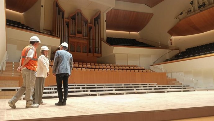 Catalá en su visita a las obras en el Palau de la Música de Valncia