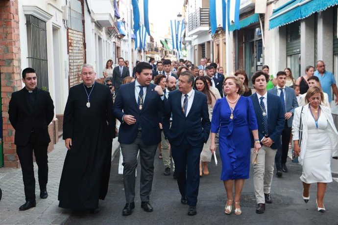 El presidente de la Diputación asiste a la inauguración del monumento-triunfo a la patrona de El Viso.