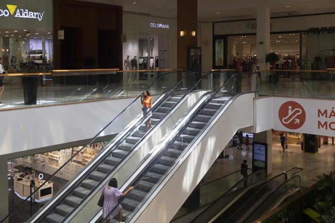 Archivo - Centro comercial, archivo 