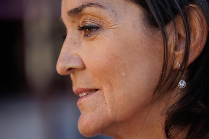 Archivo - La portavoz del PSOE en el Ayuntamiento de Madrid, Reyes Maroto, a su llegada a la reposición de la simbología contra la violencia machista retirada de la Plaza de las Mujeres de Vicálvaro, a 25 de julio de 2023, en Madrid (España). Colectivos