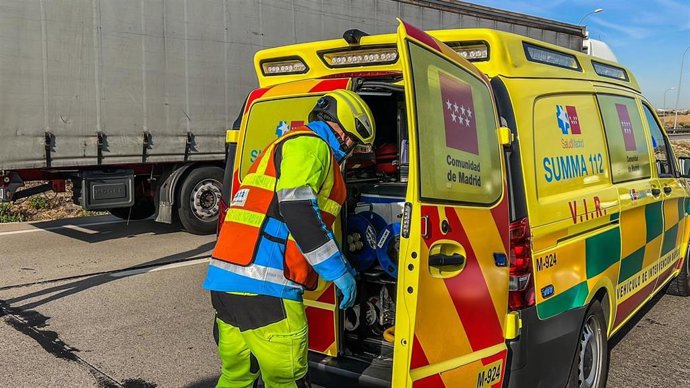 Muere un camionero en la M-50 arrollado por un vehículo cuando bajó a señalizar una posible avería
