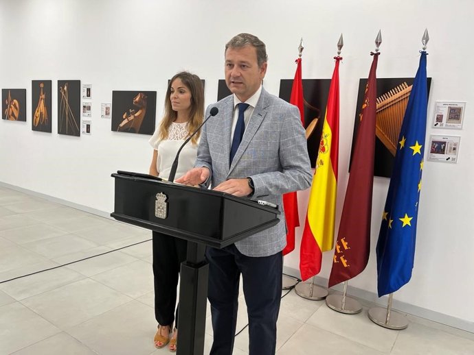 El concejal de Pedanías y Vertebración Territorial en el Ayuntamiento de Murcia, Marco Antonio Fernández, en rueda de prensa