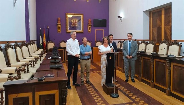 Comparecencia de Catalina García en el Ayuntamiento de Jaén.