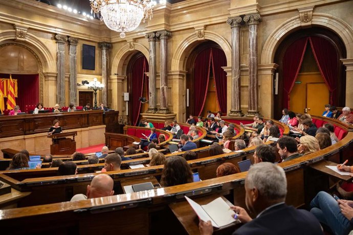 Vista general de una sesión plenaria en el Parlament, a 1 de septiembre de 2023, en Barcelona, Catalunya (España)