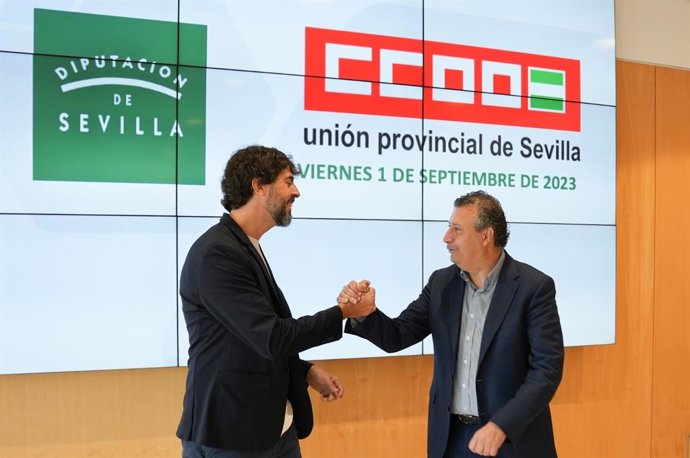 Carlos Aristu y Javier Fernández, en la Diputación, en el primer encuentro institucional entre ambas organizaciones desde la llegada del segundo a la Presidencia de la Corporación provincial.