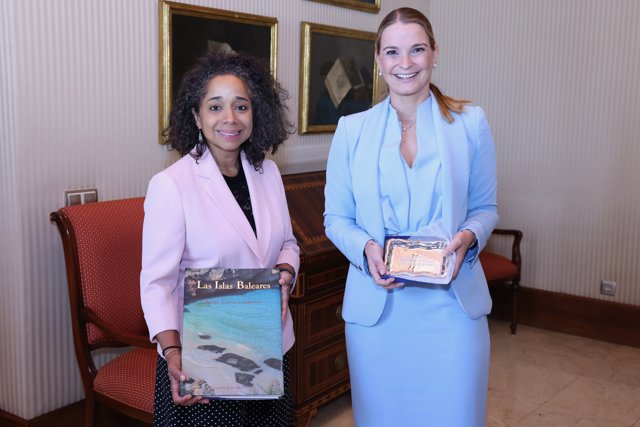 La embajadora de Estados Unidos en España y Andorra, Julissa Reynoso, junto a la presidenta del Govern, Marga Prohens