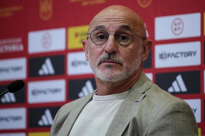 Archivo - Luis de la Fuente, national coach of the Spanish soccer team attends the media during his press conference after announcing the list of players called up for the Nations League at Ciudad del Futbol on June 02, 2023, in Las Rozas, Madrid, Spain.