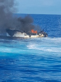 Pesquero con base en Santander incendidado y hundido a 9 millas al norte de Miengo. Sus dos tripulantes fueron rescatados por otro barco