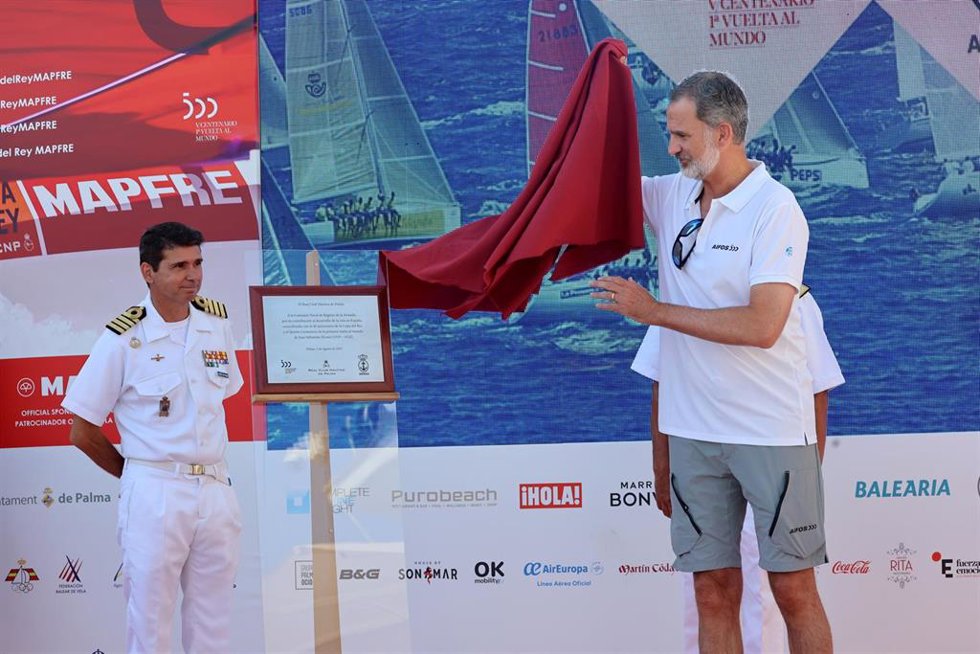 Archivo - El rey Felipe VI en el club náutico de Palma de Mallorca durante el homenaje a la Comisión Naval de Regatas de la Armada en 2022
