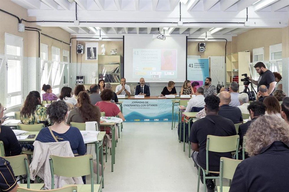 El Consejero De Educación, Sergio Silva, En La Inauguración De Las 41 Jornadas De Enseñantes Con Gitanos.