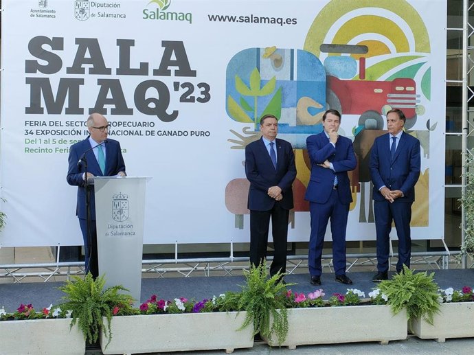 El presidente de la Diputación de Salamanca, Javier Iglesias, interviene en la inauguración de 'Salamaq 23'