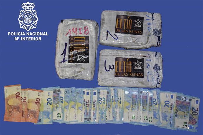 Cocaína y dinero en efectivo intervenido a dos varones que llevan 3 kilos de droga en una autocaravana.