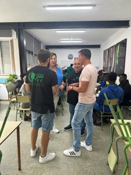 La directora general de Infancia del Gobierno de Canarias, Sandra Rodríguez, en una visita a un centro de menores migrantes en El Hierro