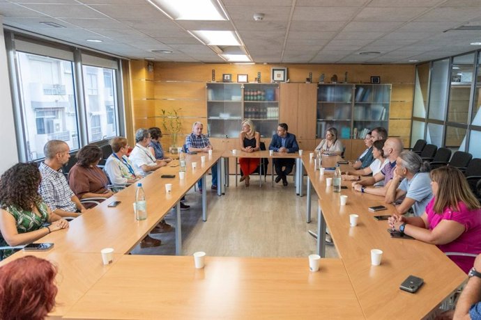 Reunión entre representantes de la Consejería de Sanidad y los centros sanitarios de los municipios afectados por el incendio forestal de Tenerife